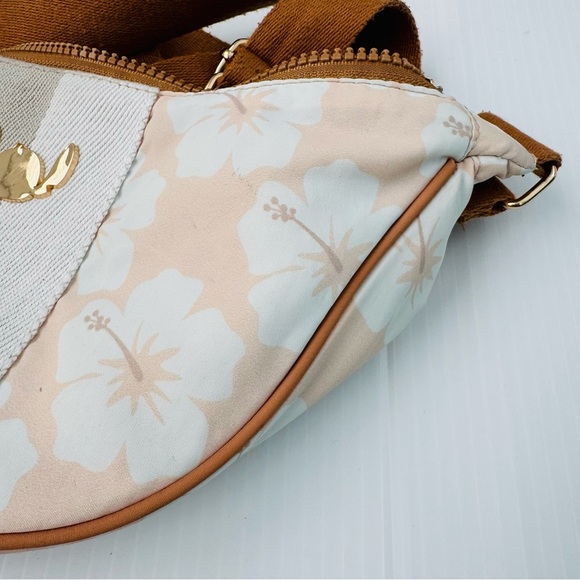 Disney Stitch Bioworld Floral Beige Crossbody Bag - Picture 4 of 11